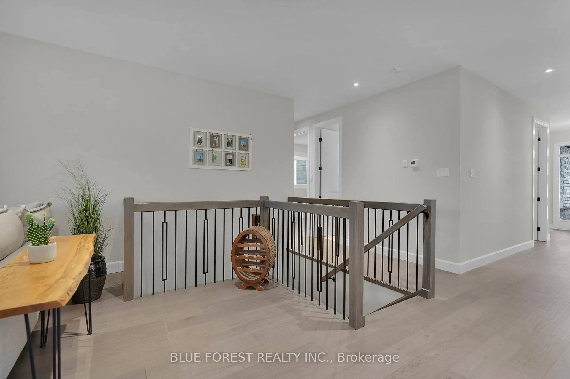 Photo 11 of 3297 Regiment Road, London, South V — HOMEH