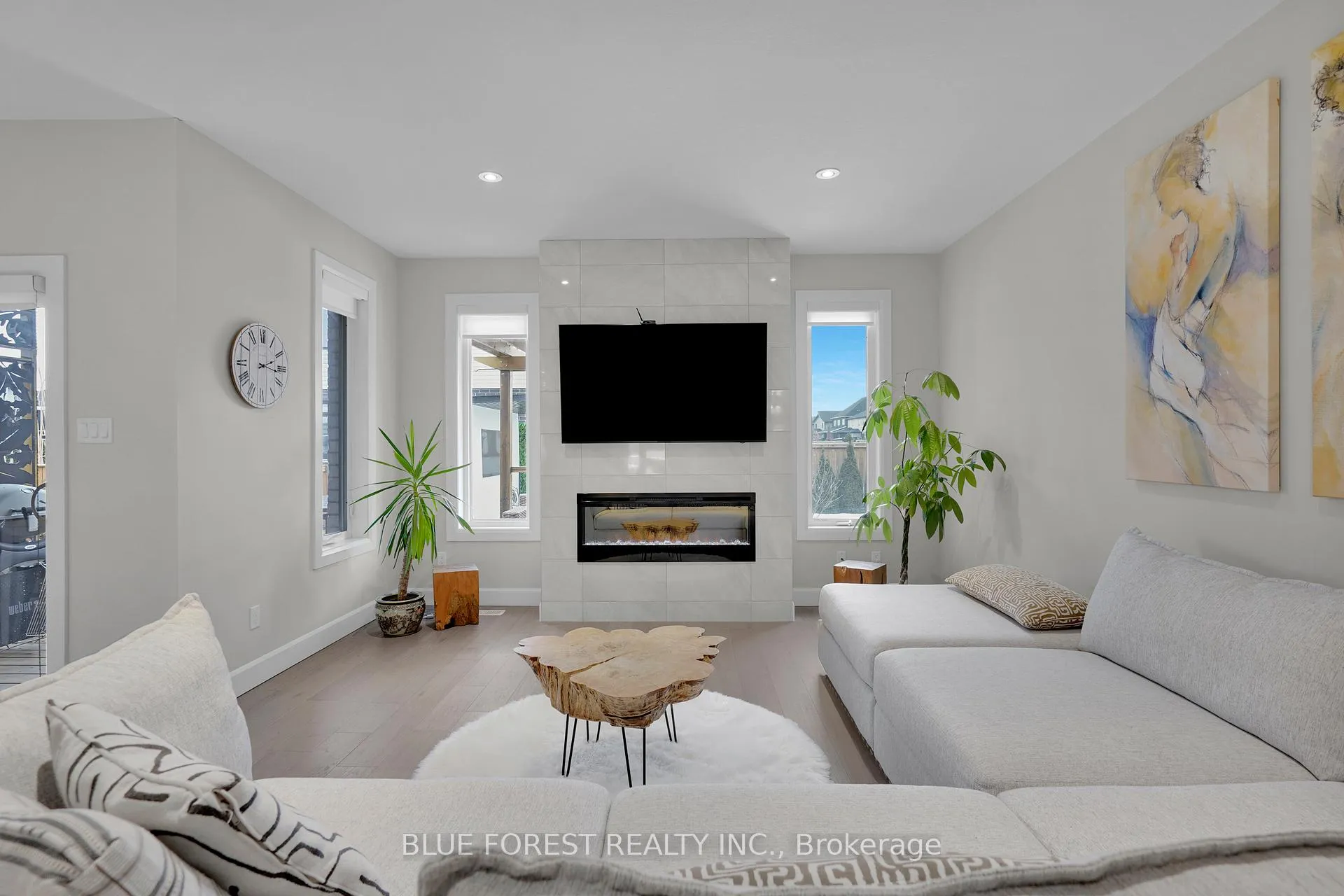 Photo 13 of 3297 Regiment Road, London, South V — HOMEH