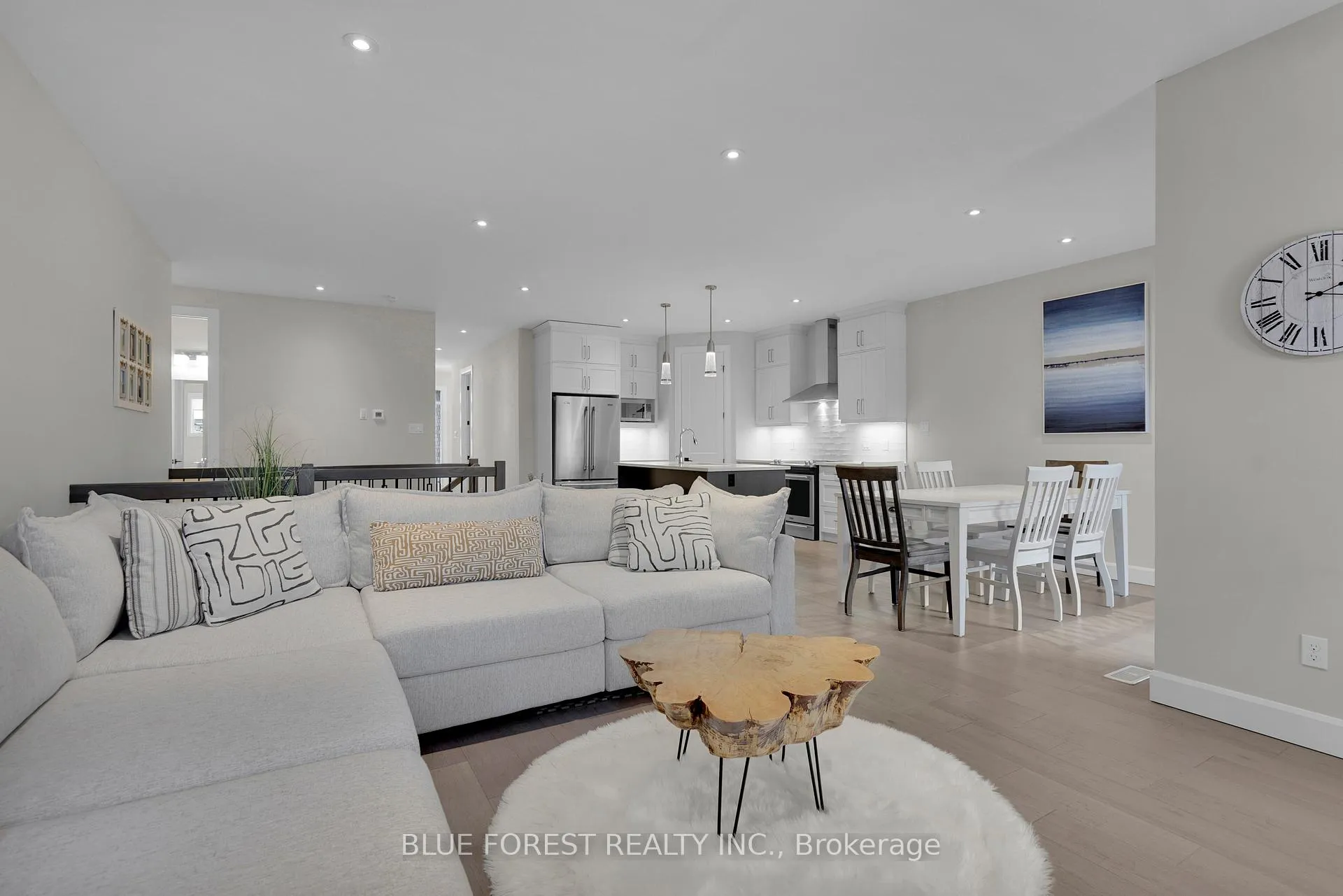 Photo 14 of 3297 Regiment Road, London, South V — HOMEH