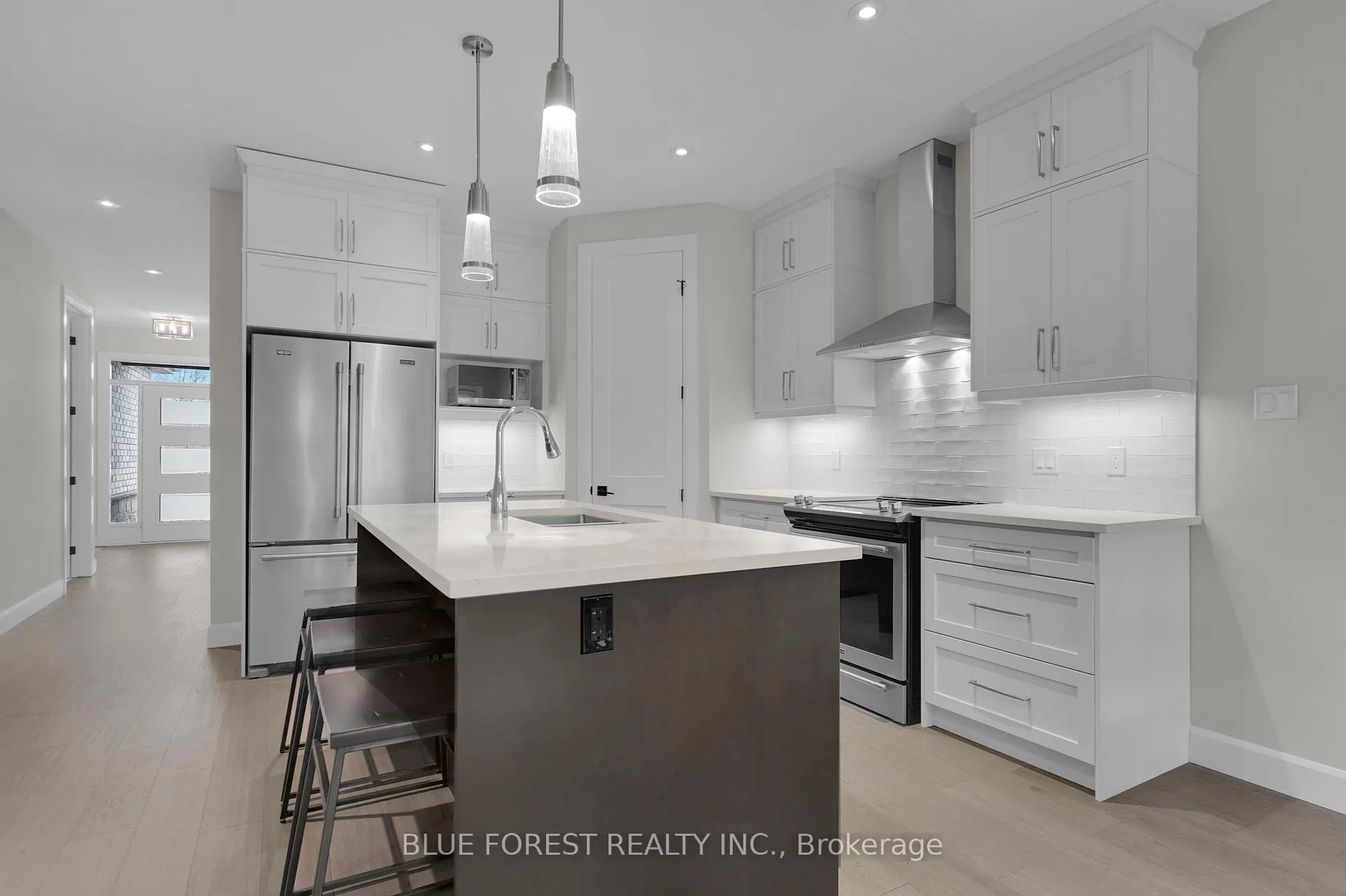Photo 16 of 3297 Regiment Road, London, South V — HOMEH