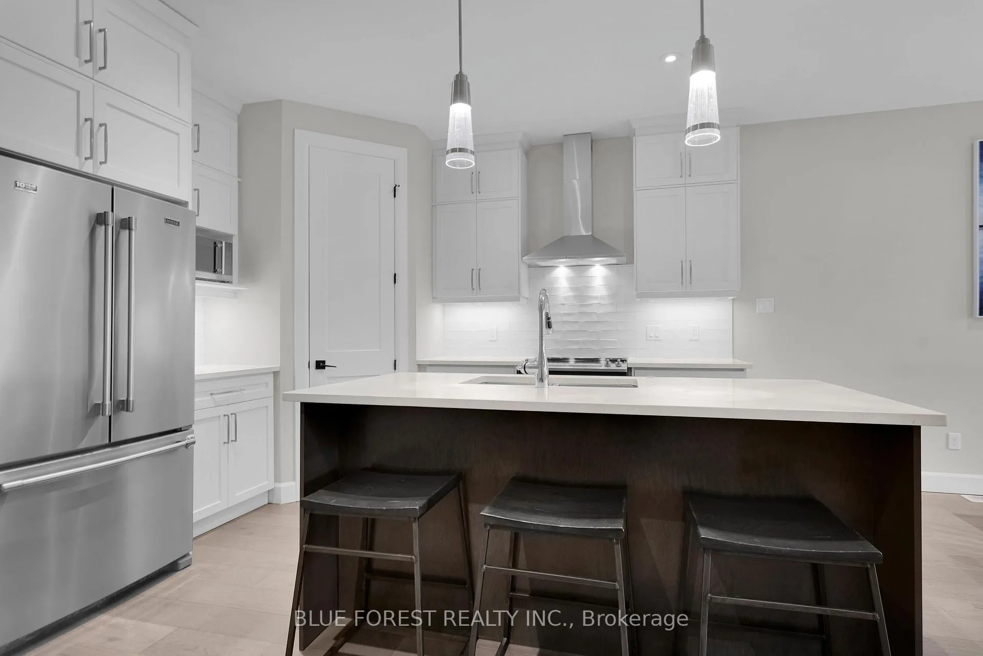 Photo 17 of 3297 Regiment Road, London, South V — HOMEH