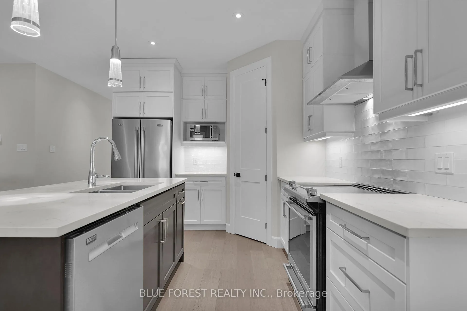 Photo 18 of 3297 Regiment Road, London, South V — HOMEH