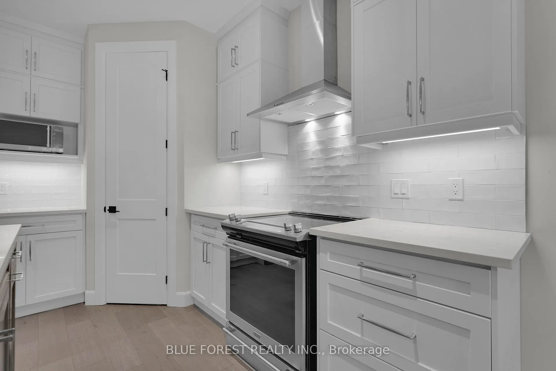 Photo 19 of 3297 Regiment Road, London, South V — HOMEH