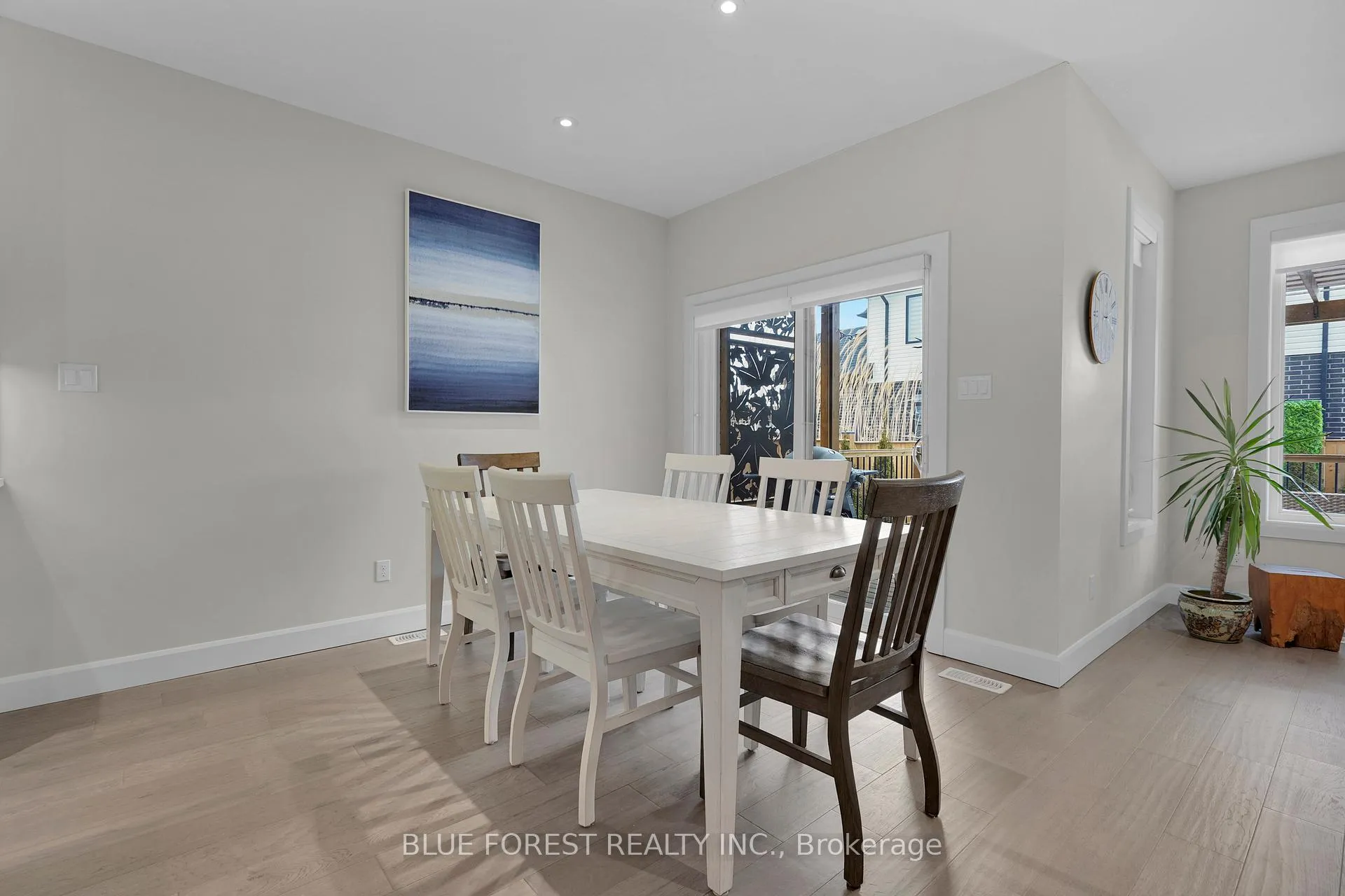 Photo 22 of 3297 Regiment Road, London, South V — HOMEH