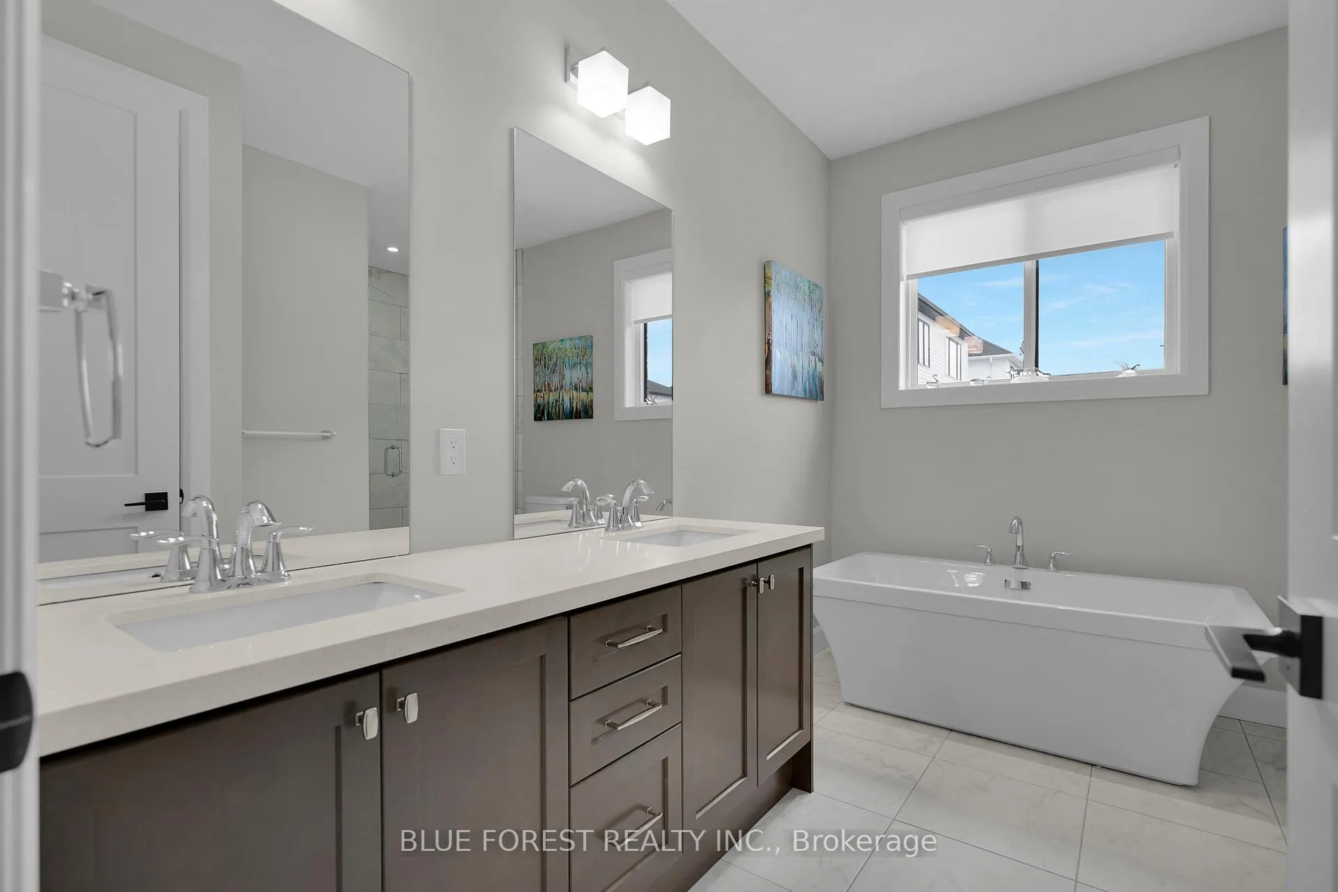 Photo 26 of 3297 Regiment Road, London, South V — HOMEH