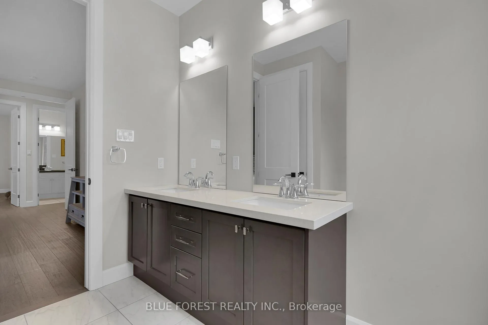 Photo 27 of 3297 Regiment Road, London, South V — HOMEH