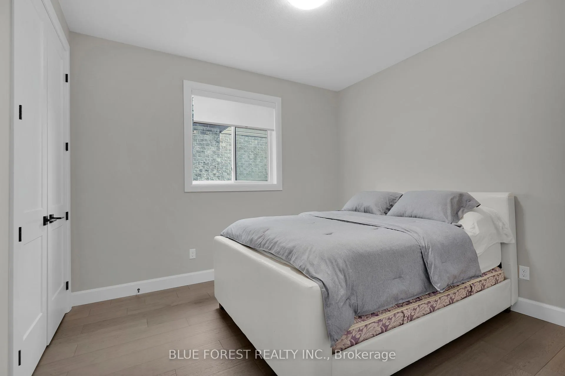 Photo 32 of 3297 Regiment Road, London, South V — HOMEH