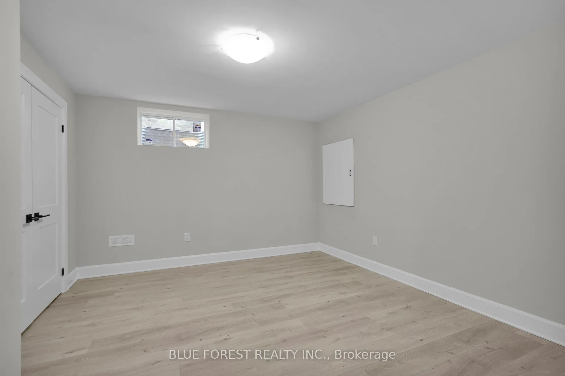Photo 38 of 3297 Regiment Road, London, South V — HOMEH