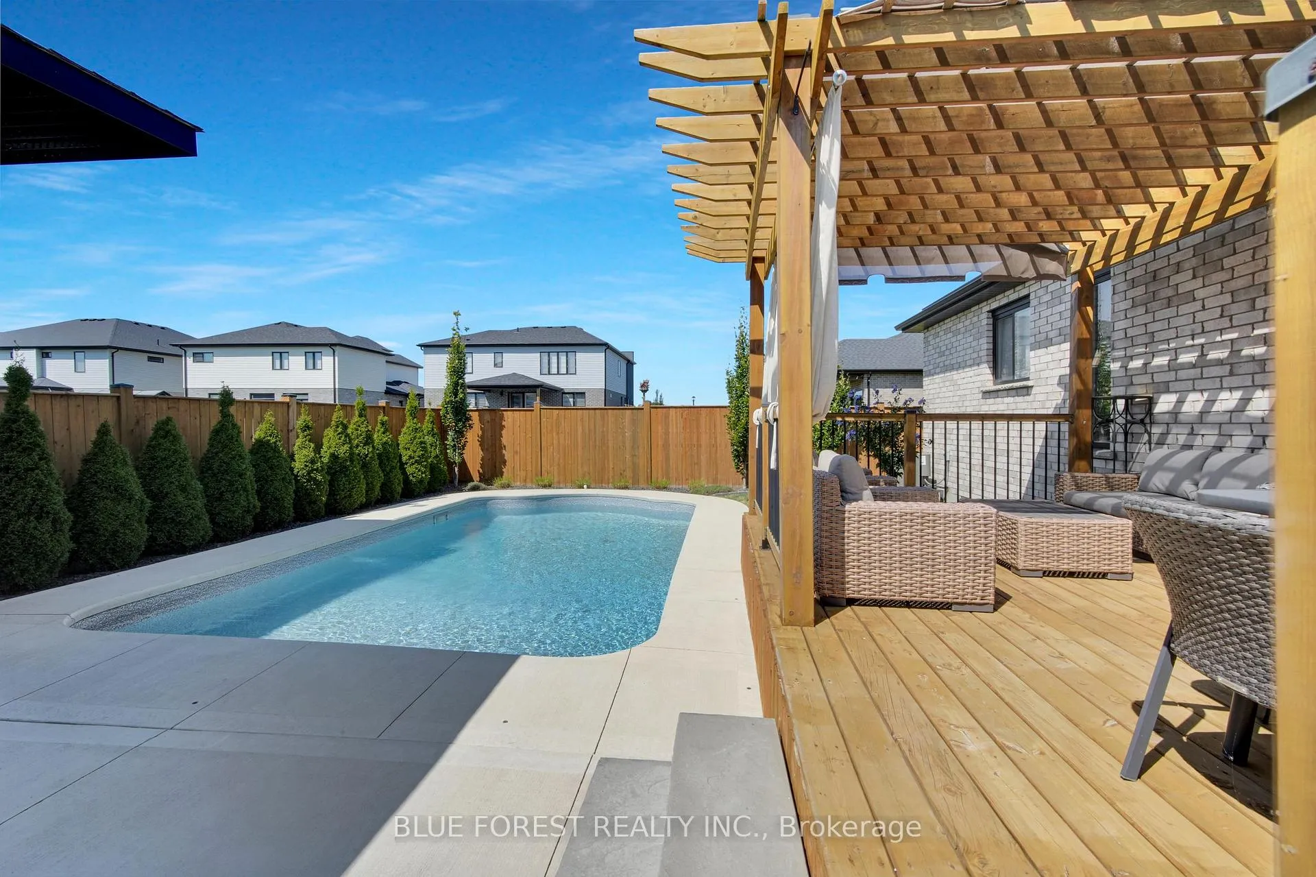 Photo 45 of 3297 Regiment Road, London, South V — HOMEH