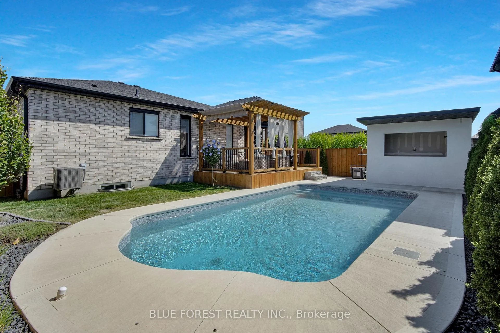 Photo 47 of 3297 Regiment Road, London, South V — HOMEH
