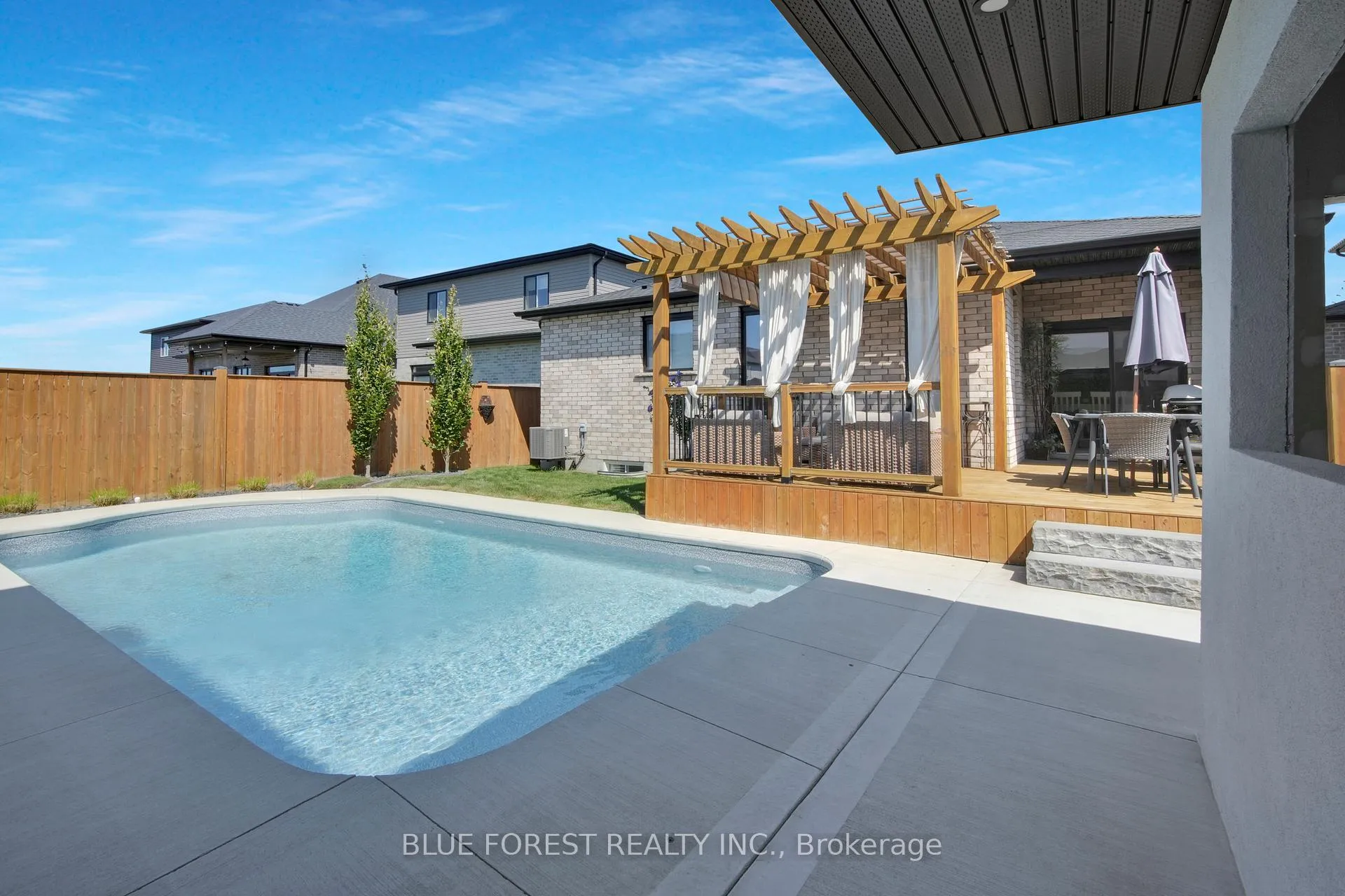 Photo 48 of 3297 Regiment Road, London, South V — HOMEH