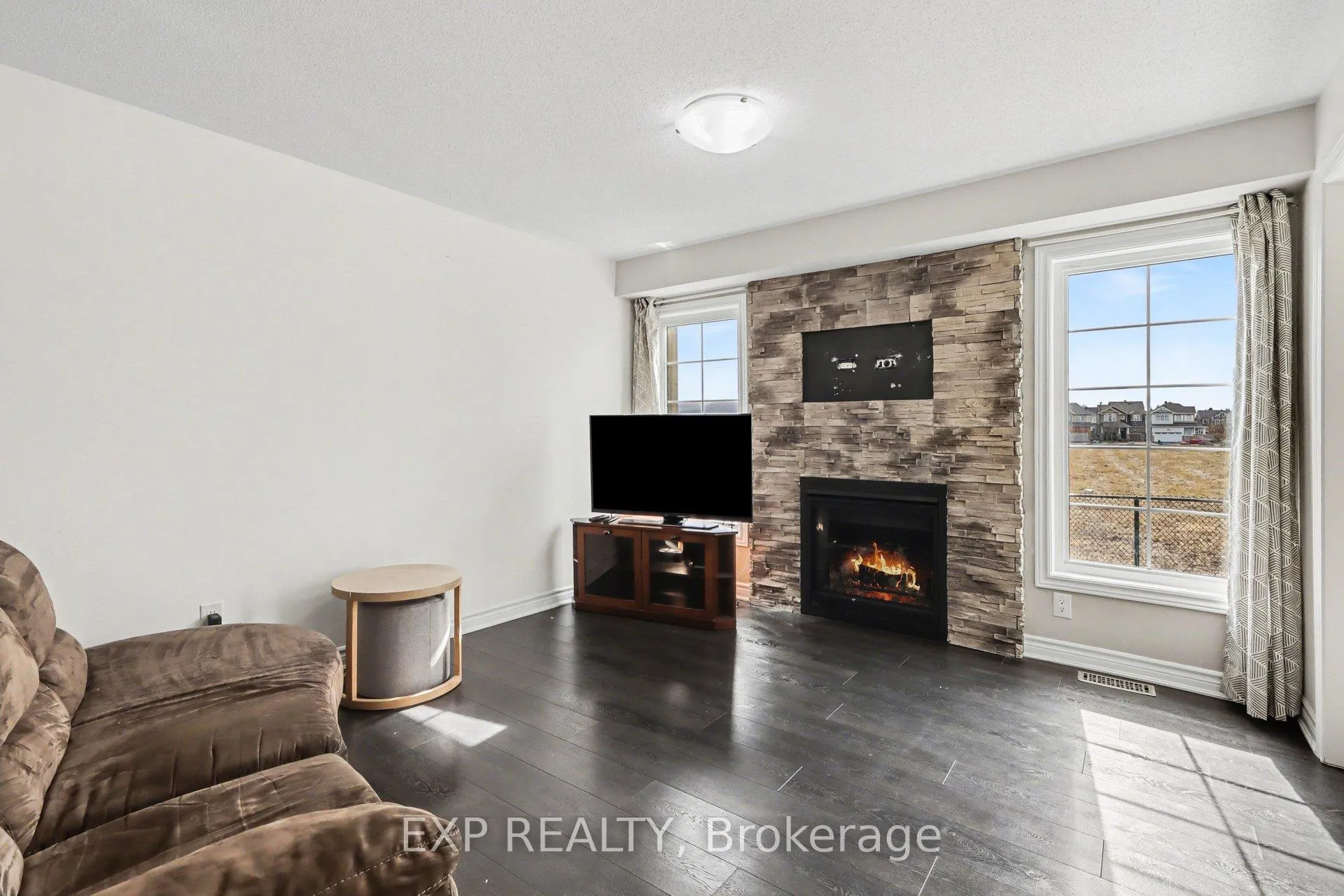 Photo 5 of 342 Astelia Crescent, Ottawa, Stittsville (North) — HOMEH