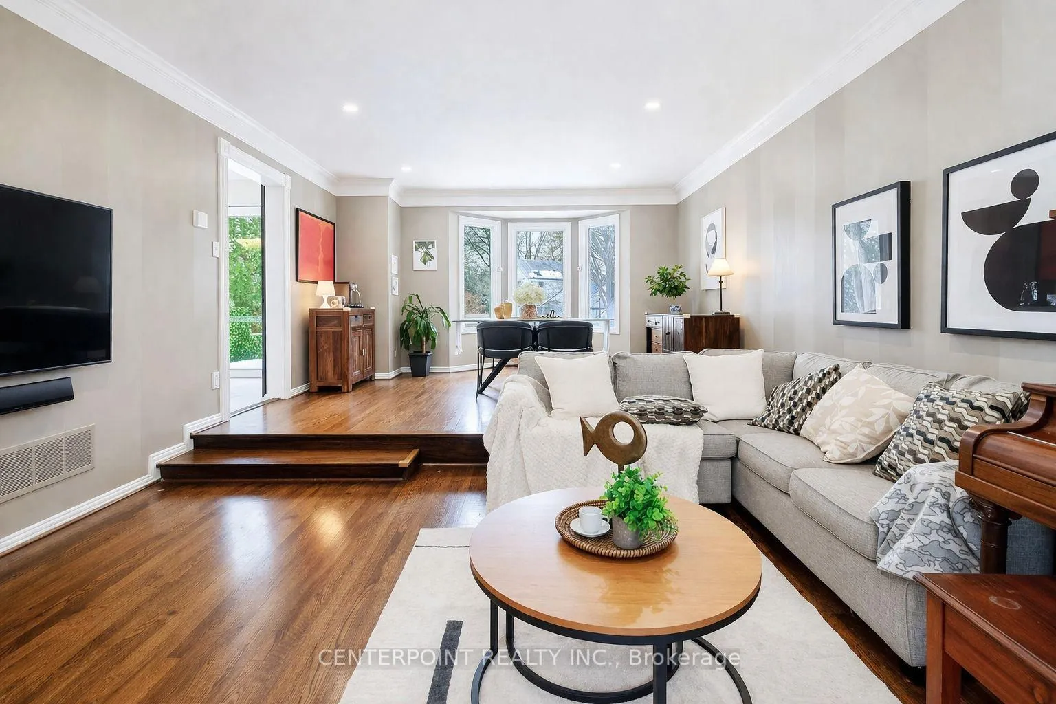 Photo 2 of 49 Redwood Lane, Markham, Unionville — HOMEH