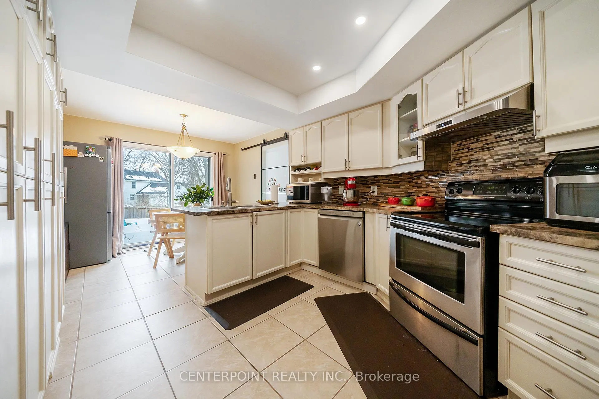 Photo 7 of 49 Redwood Lane, Markham, Unionville — HOMEH