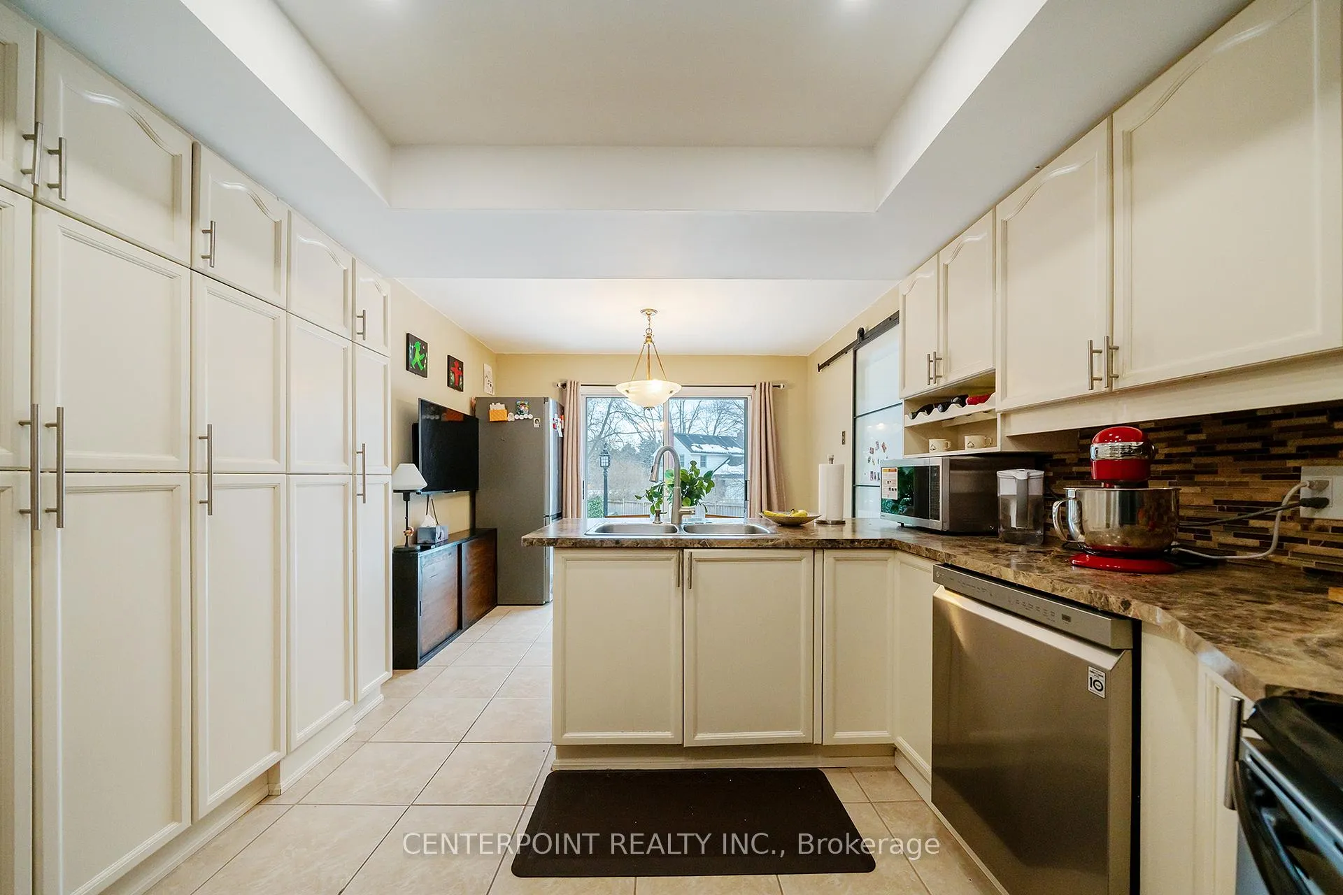Photo 8 of 49 Redwood Lane, Markham, Unionville — HOMEH