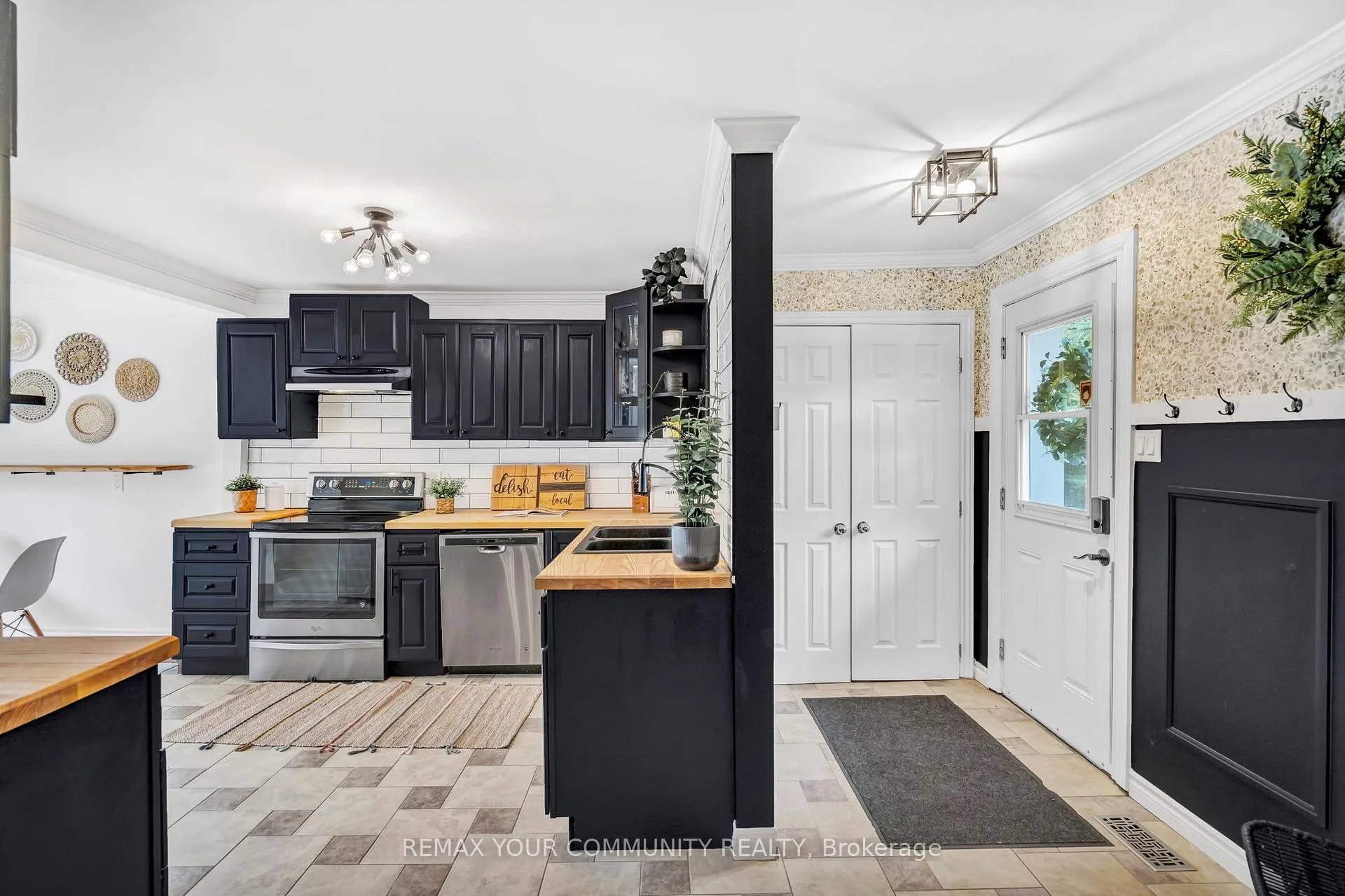 Photo 6 of 69 Sandra Drive, Georgina, Sutton & Jackson's Point — HOMEH