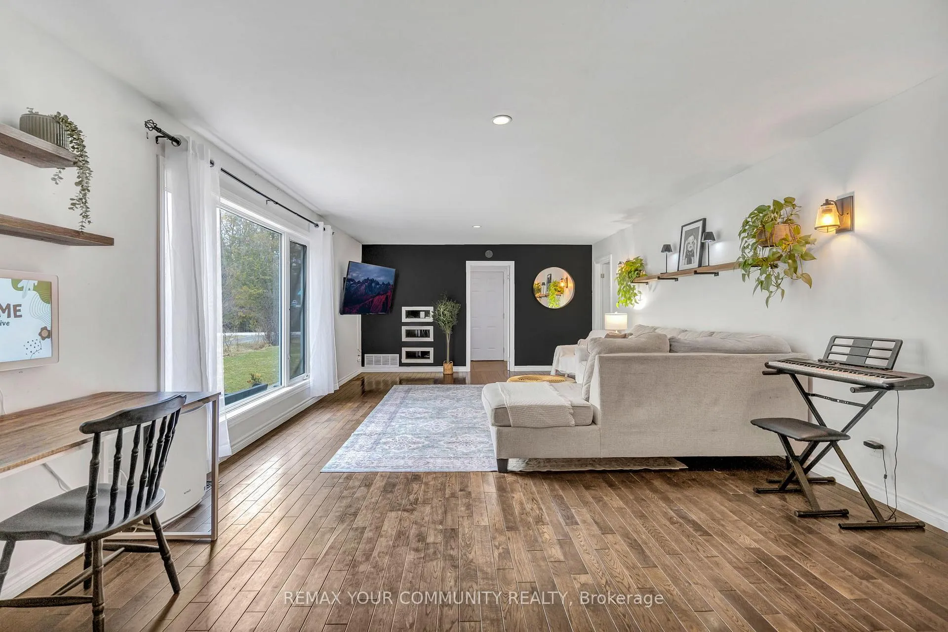 Photo 15 of 69 Sandra Drive, Georgina, Sutton & Jackson's Point — HOMEH