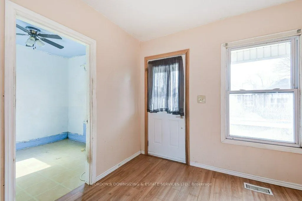 Photo 4 of 217 Tolton Avenue, Hamilton, Normanhurst — HOMEH