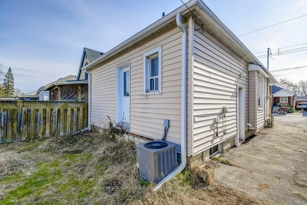 Photo 32 of 217 Tolton Avenue, Hamilton, Normanhurst — HOMEH