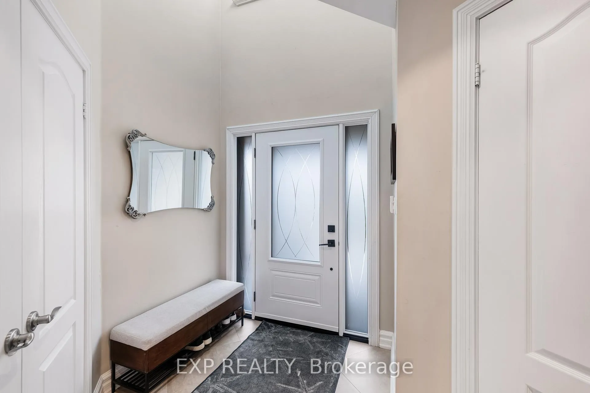 Photo 3 of 138 Princeton Gate, Vaughan, Maple — HOMEH