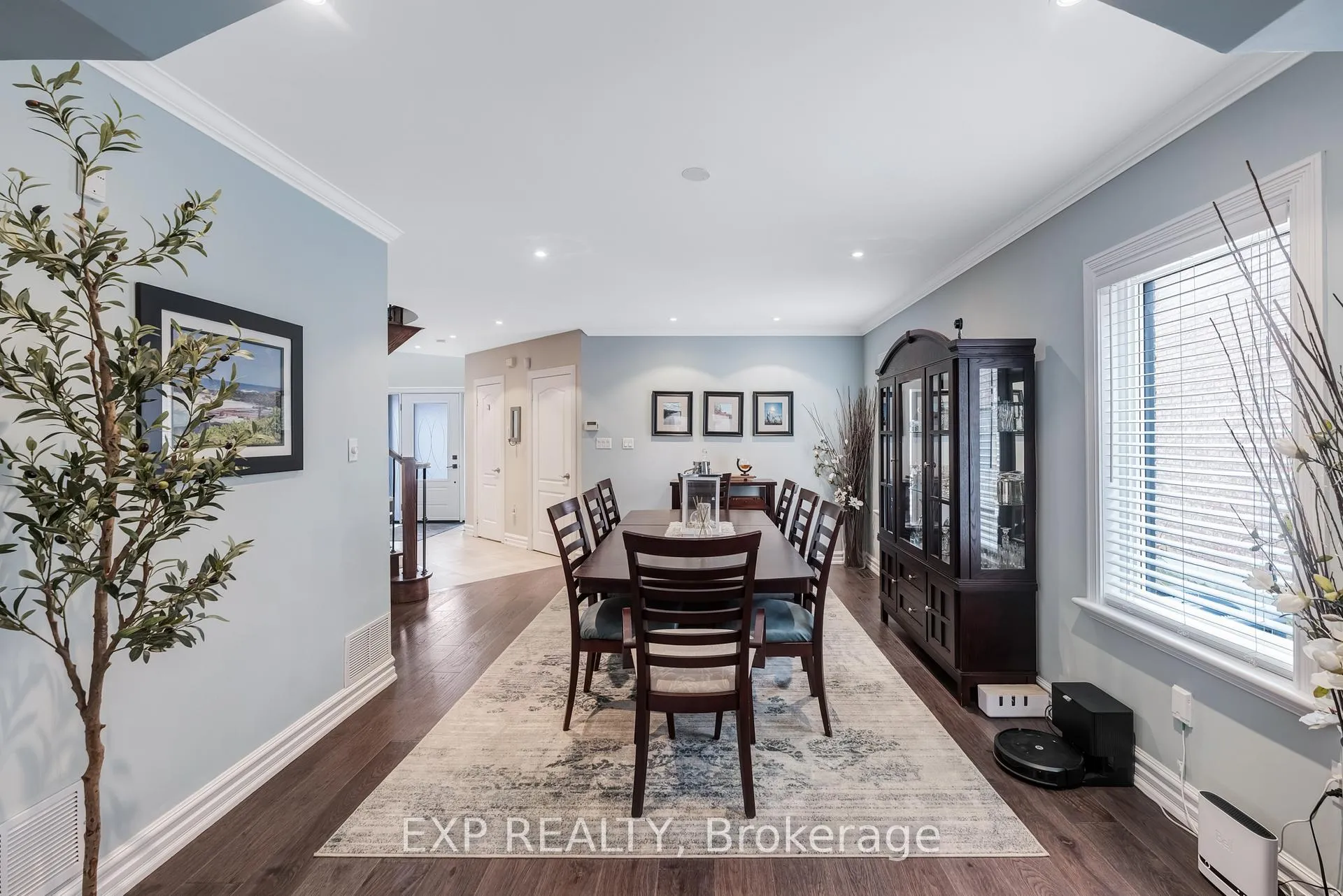 Photo 5 of 138 Princeton Gate, Vaughan, Maple — HOMEH