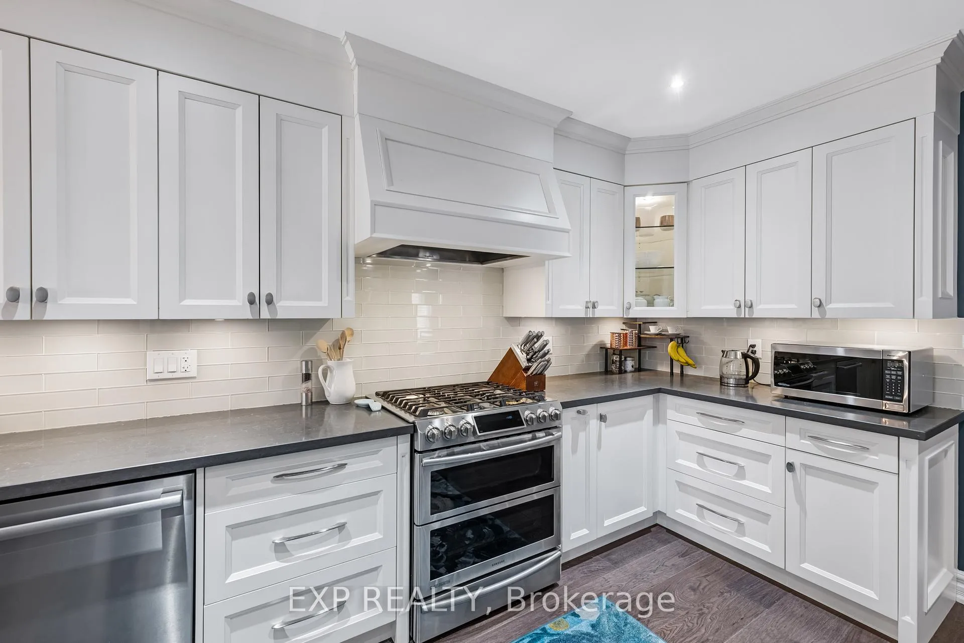 Photo 9 of 138 Princeton Gate, Vaughan, Maple — HOMEH