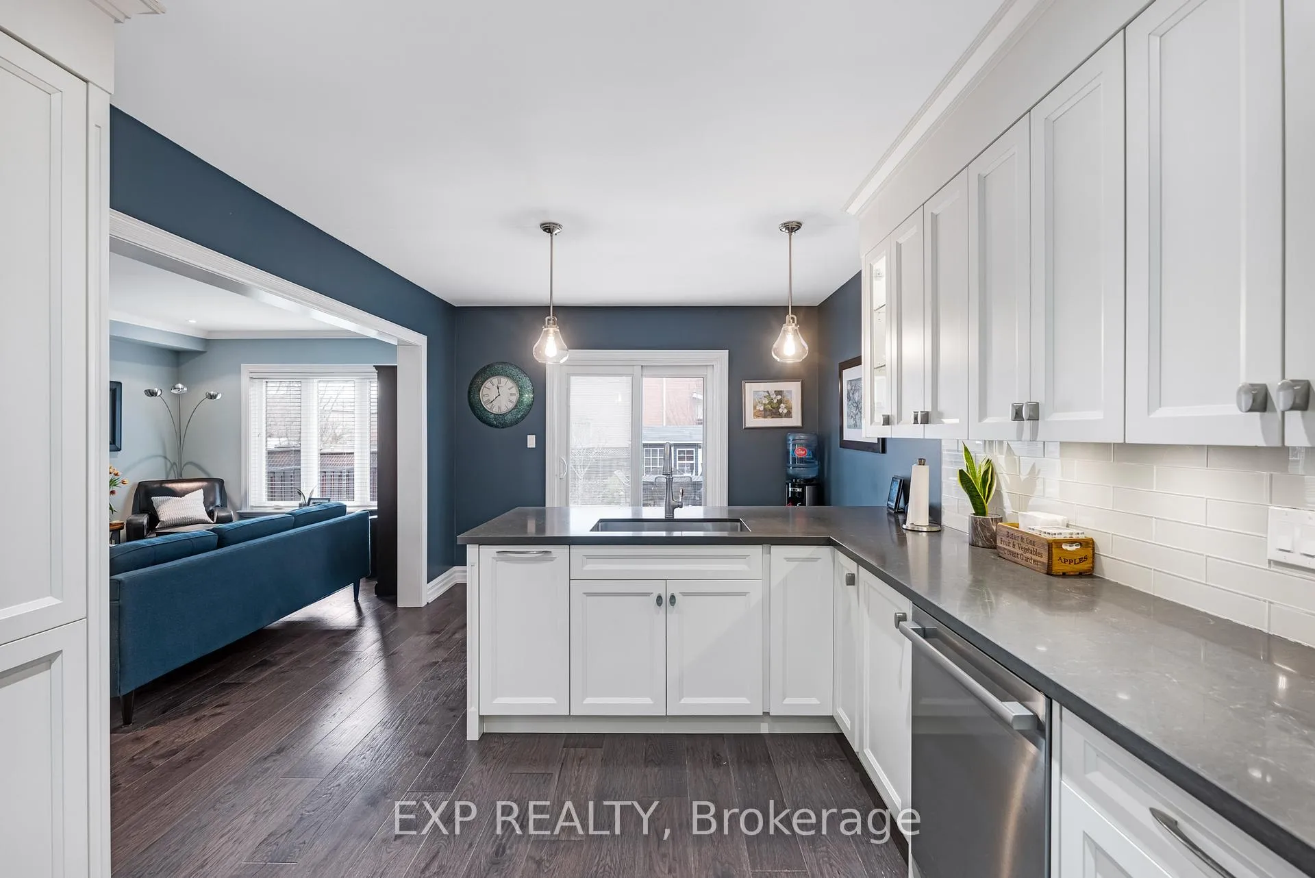 Photo 10 of 138 Princeton Gate, Vaughan, Maple — HOMEH