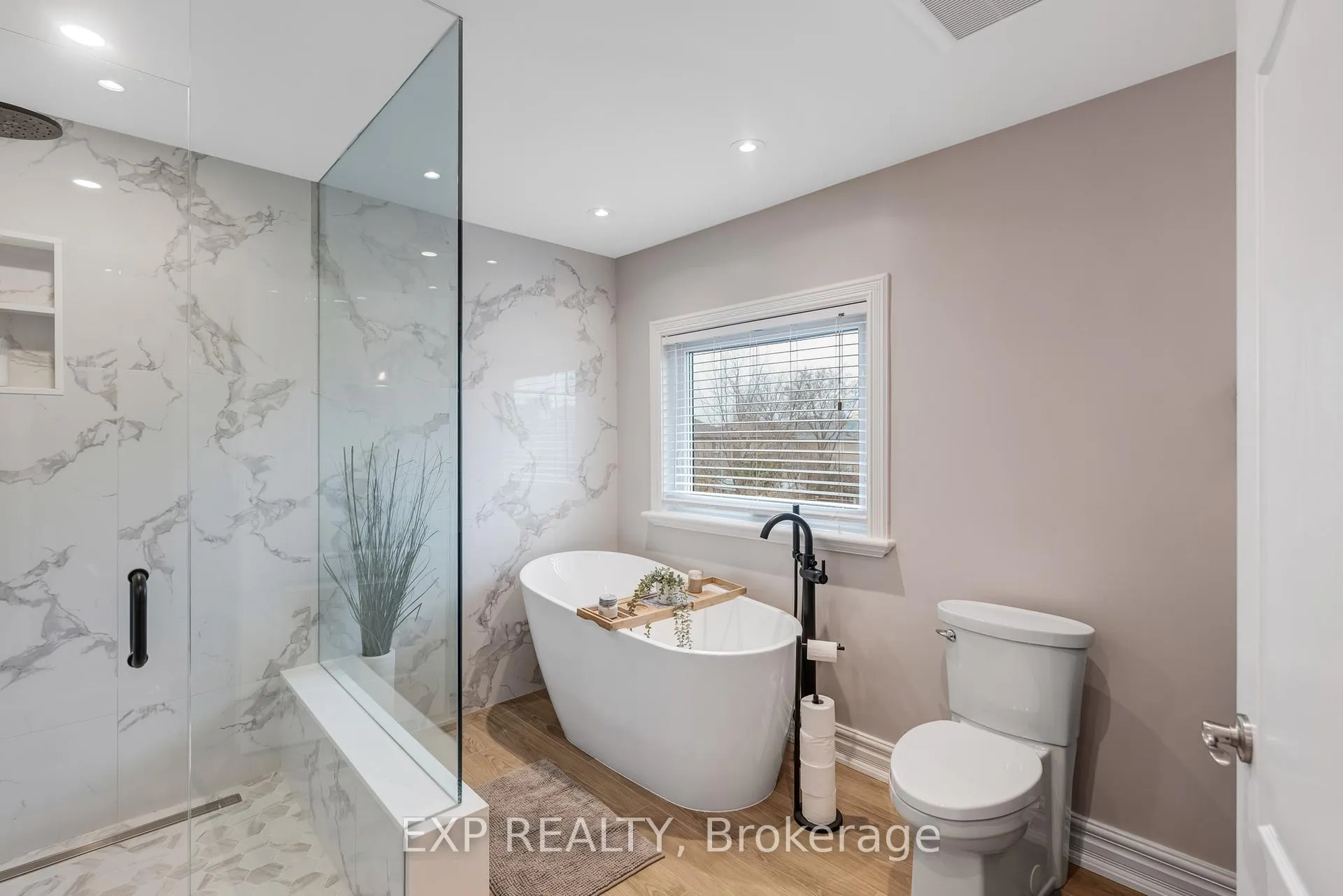 Photo 23 of 138 Princeton Gate, Vaughan, Maple — HOMEH