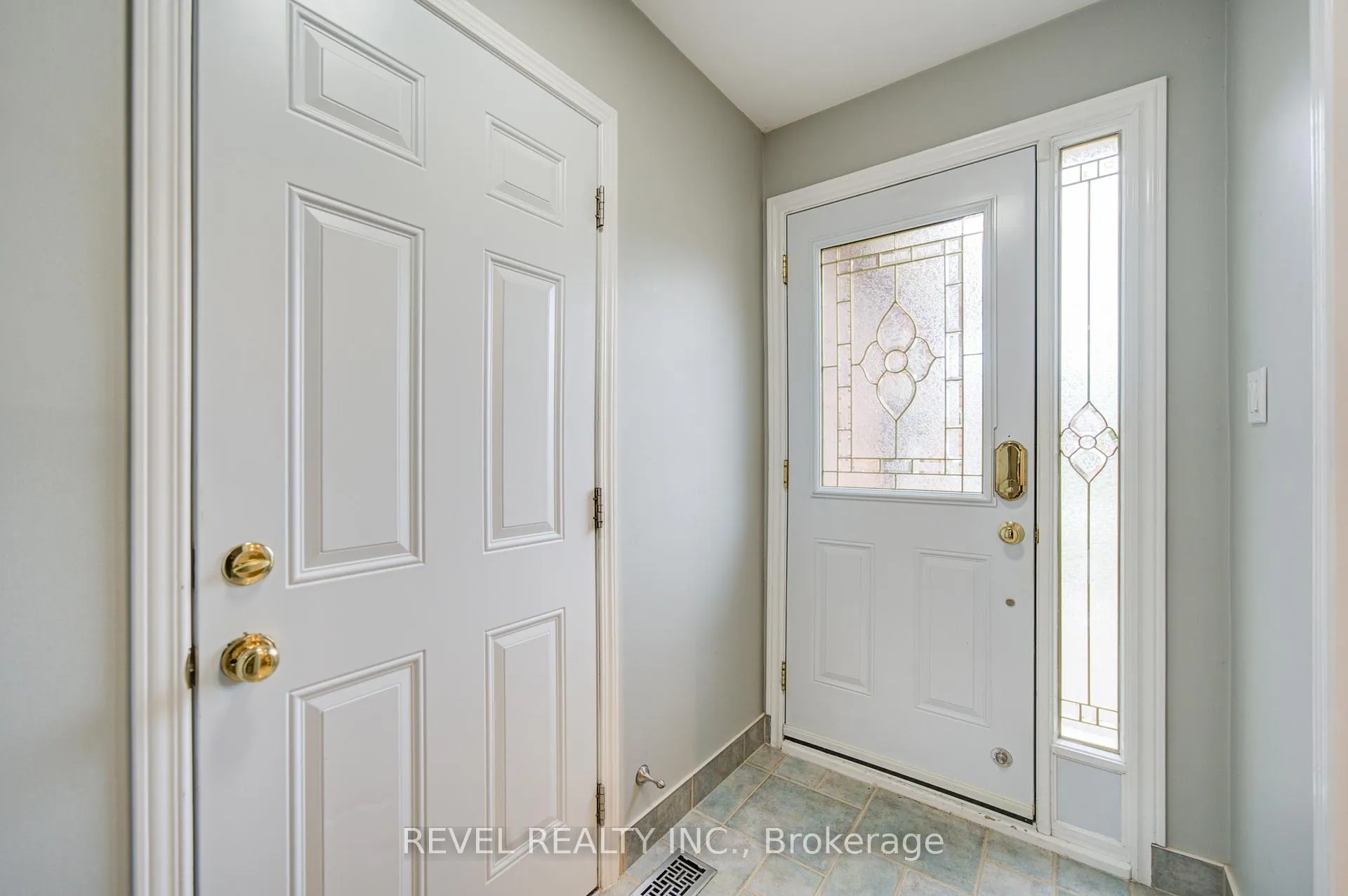 Photo 3 of 2255 Wildwood Crescent, Pickering, Brock Ridge — HOMEH