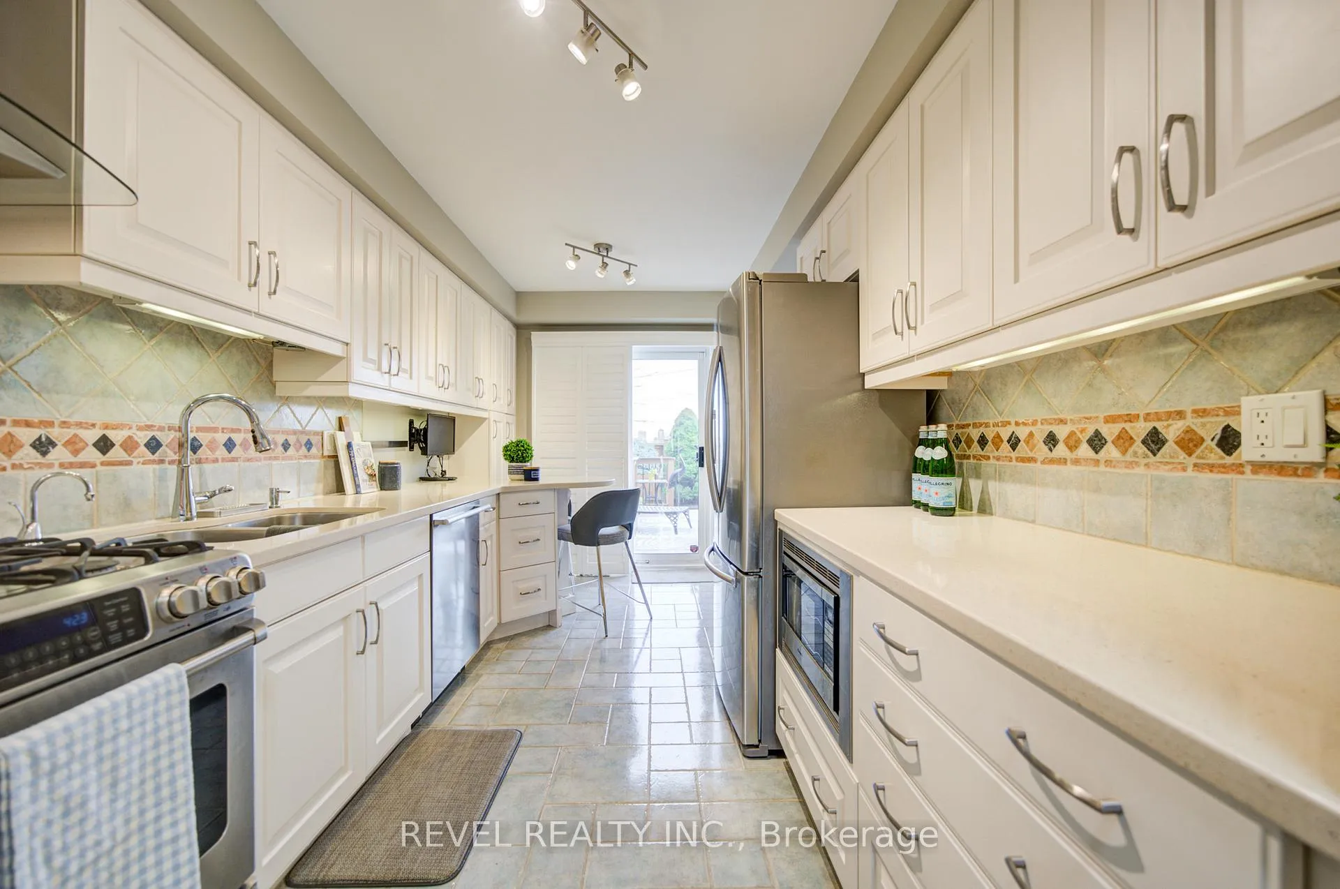 Photo 8 of 2255 Wildwood Crescent, Pickering, Brock Ridge — HOMEH