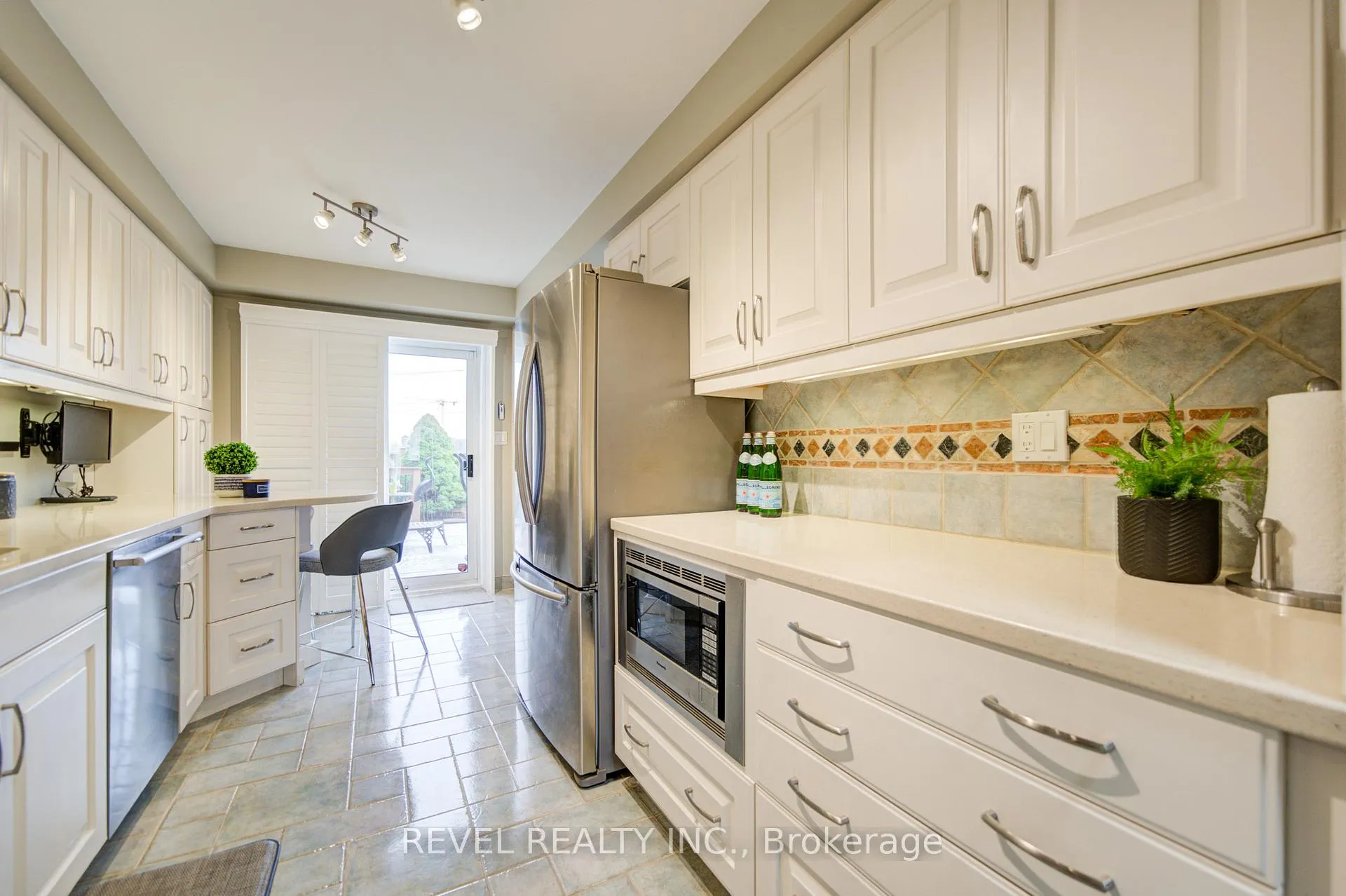 Photo 9 of 2255 Wildwood Crescent, Pickering, Brock Ridge — HOMEH