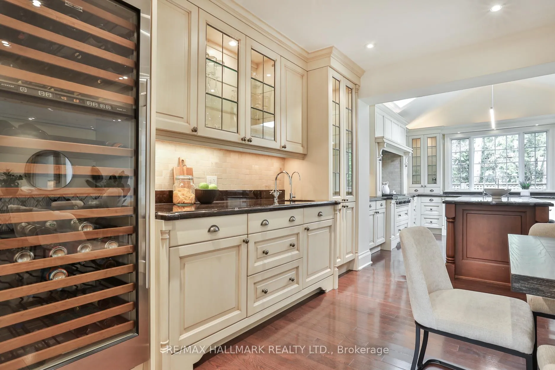 Photo 15 of 28 Kimbark Boulevard, Toronto, Bedford Park-Nortown — HOMEH