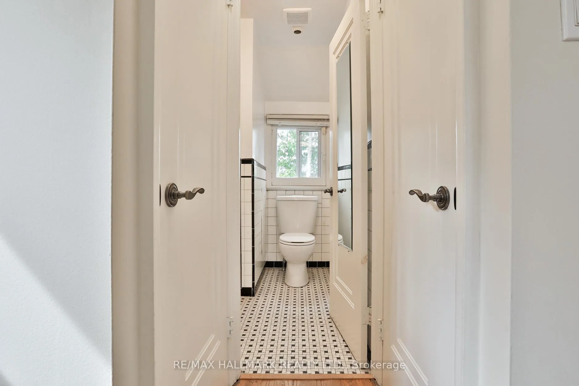 Photo 21 of 28 Kimbark Boulevard, Toronto, Bedford Park-Nortown — HOMEH
