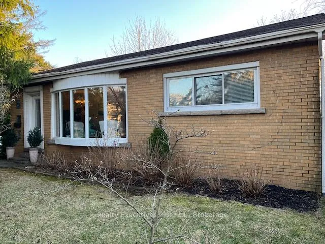 Photo 2 of 284 Appleby Line, Burlington, Shoreacres — HOMEH