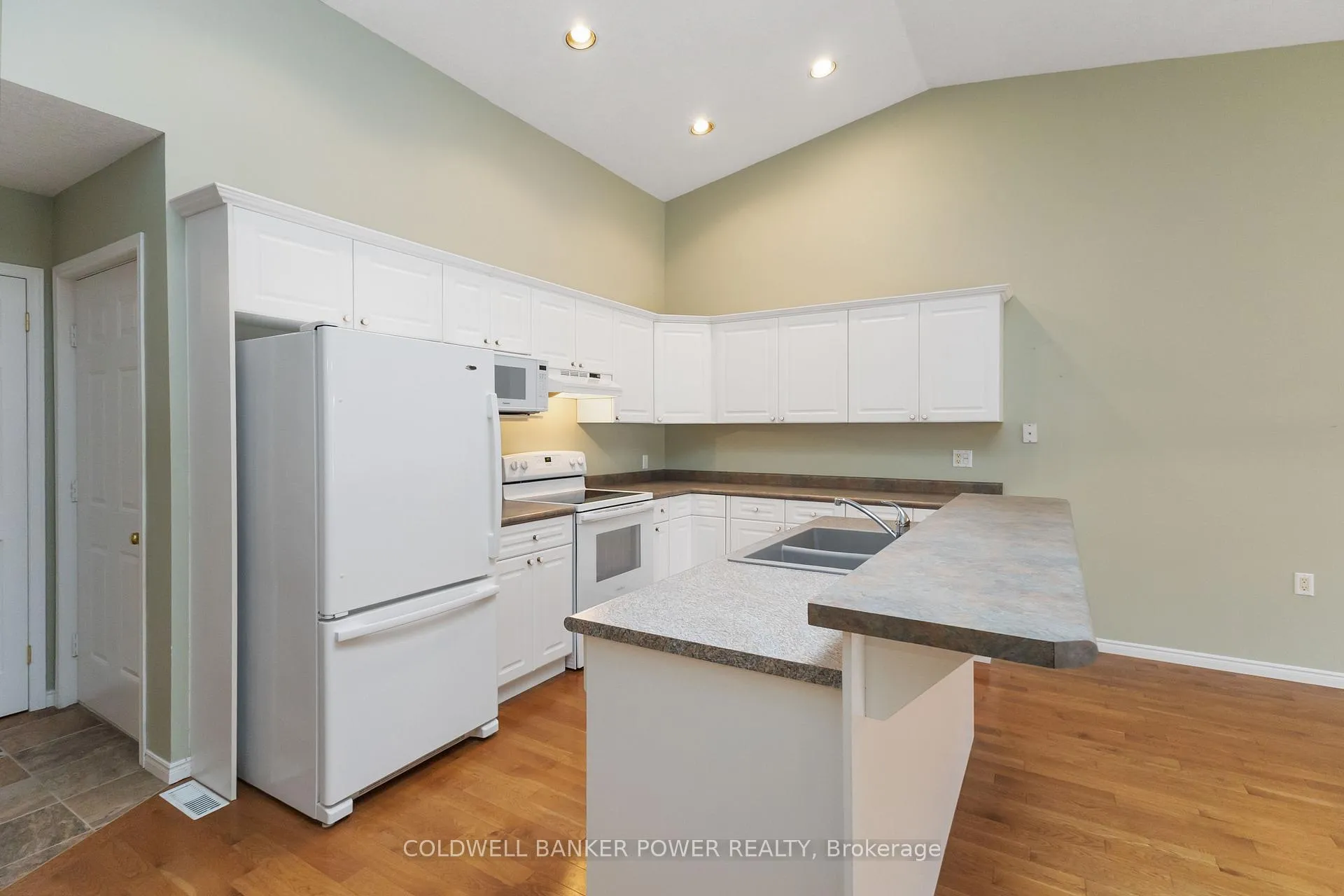 Photo 15 of Unit 23, 680 Commissioners Road W, London, South M — HOMEH