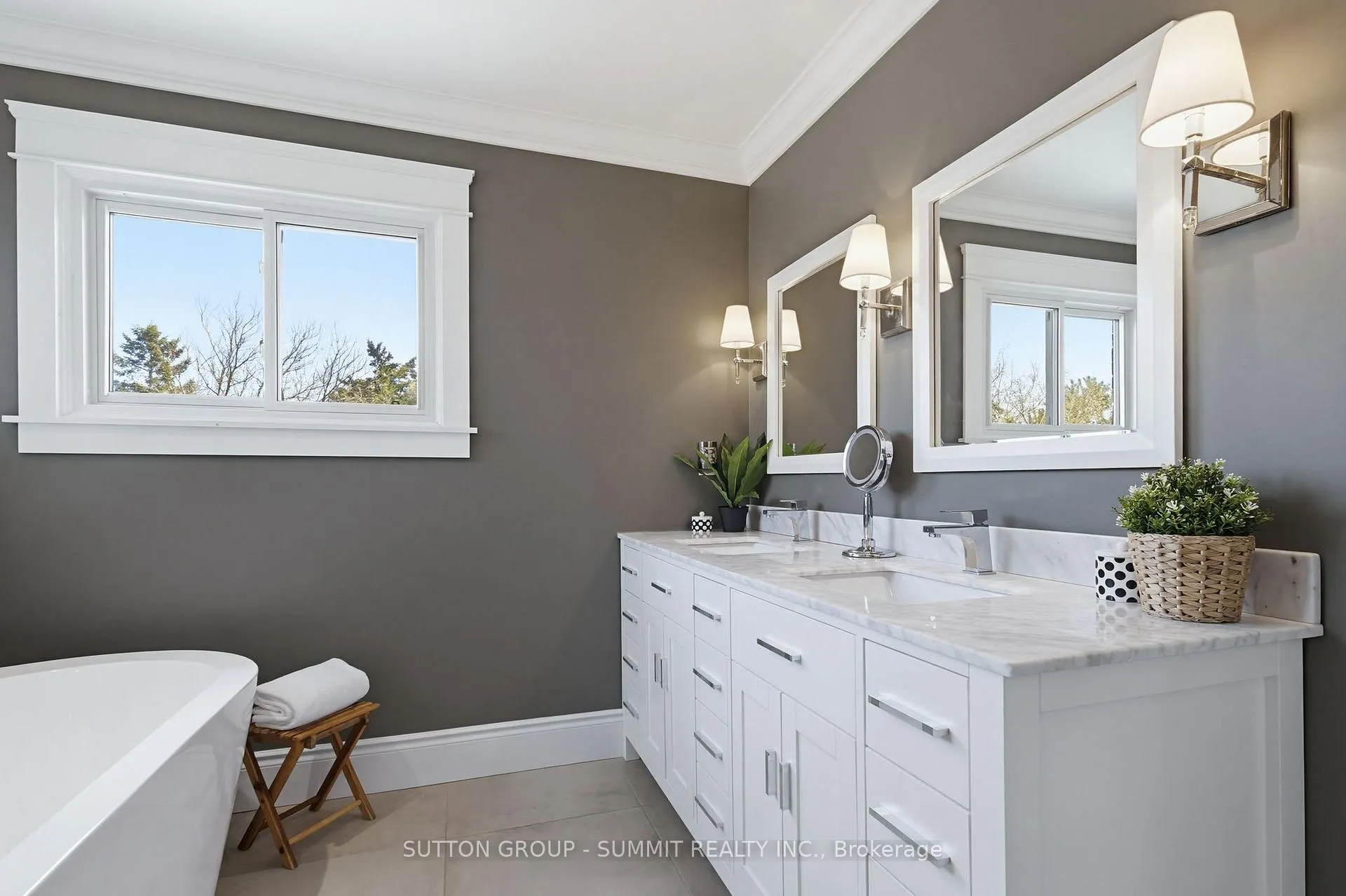Photo 25 of 1354 Winterberry Drive, Burlington, Tyandaga — HOMEH