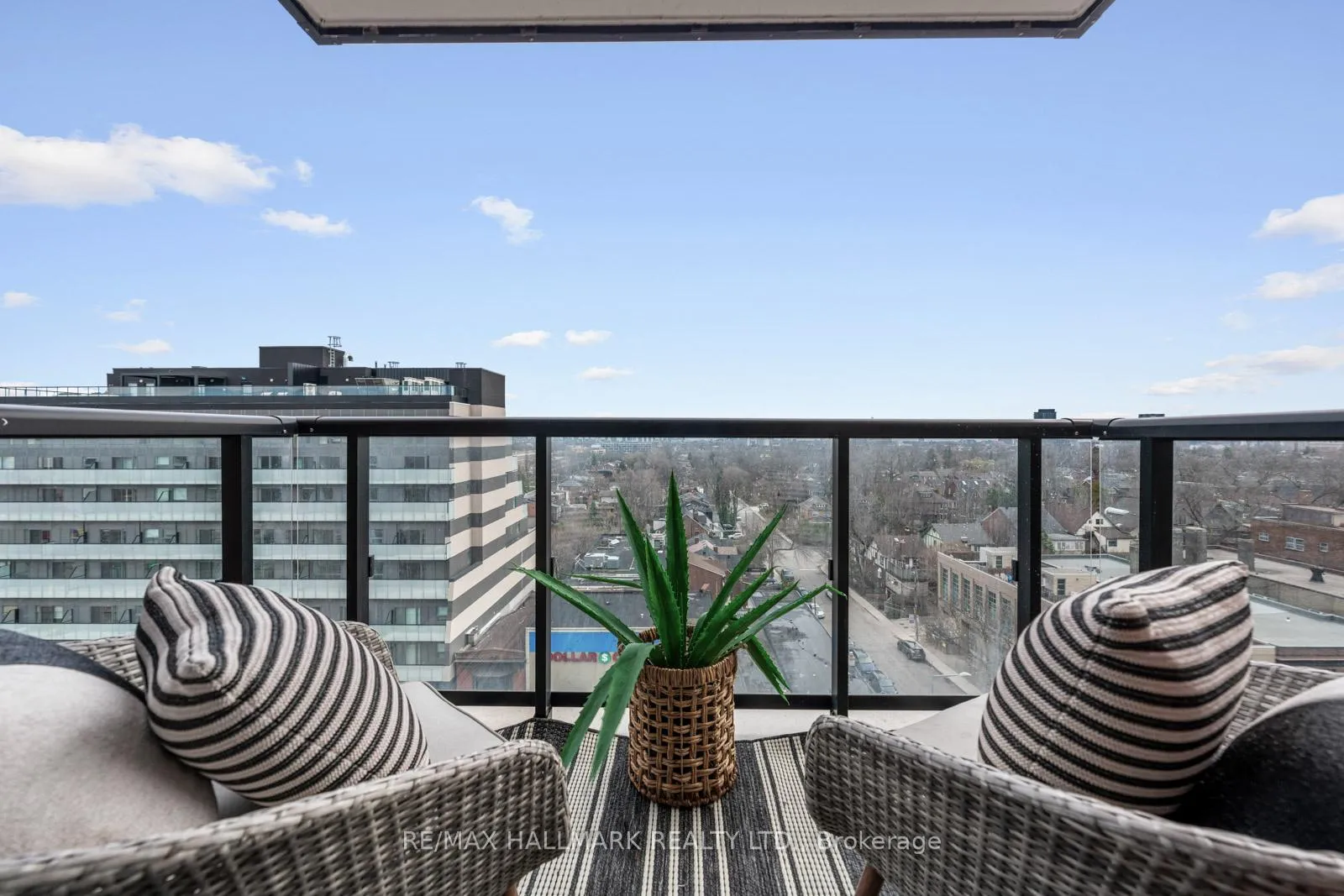 Photo 16 of Unit 907, 185 Alberta Avenue, Toronto, Oakwood Village — HOMEH