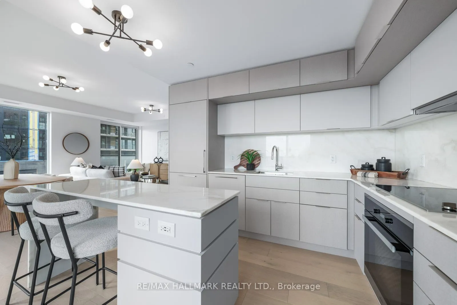Photo 17 of Unit 907, 185 Alberta Avenue, Toronto, Oakwood Village — HOMEH