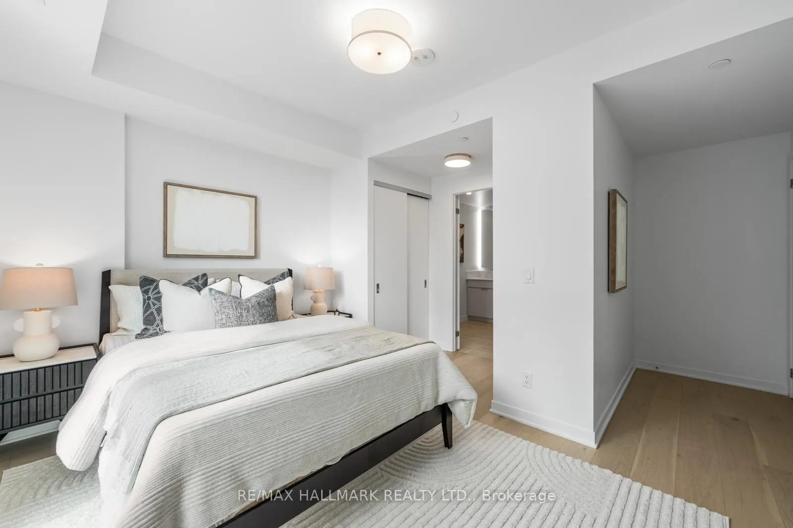 Photo 19 of Unit 907, 185 Alberta Avenue, Toronto, Oakwood Village — HOMEH