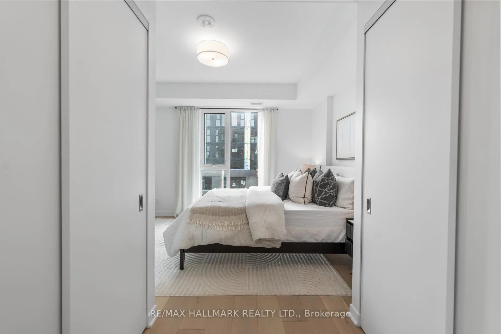 Photo 20 of Unit 907, 185 Alberta Avenue, Toronto, Oakwood Village — HOMEH