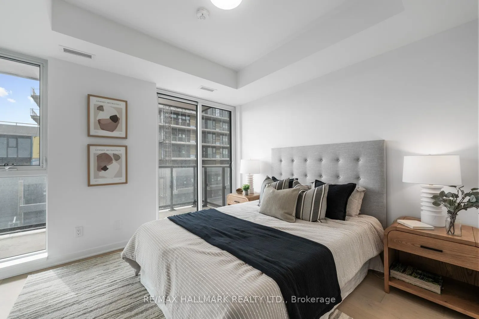 Photo 22 of Unit 907, 185 Alberta Avenue, Toronto, Oakwood Village — HOMEH