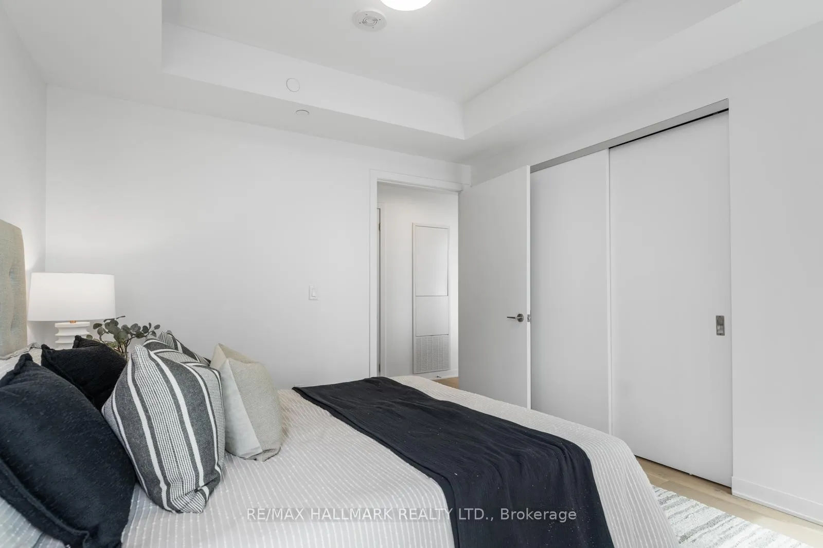 Photo 24 of Unit 907, 185 Alberta Avenue, Toronto, Oakwood Village — HOMEH