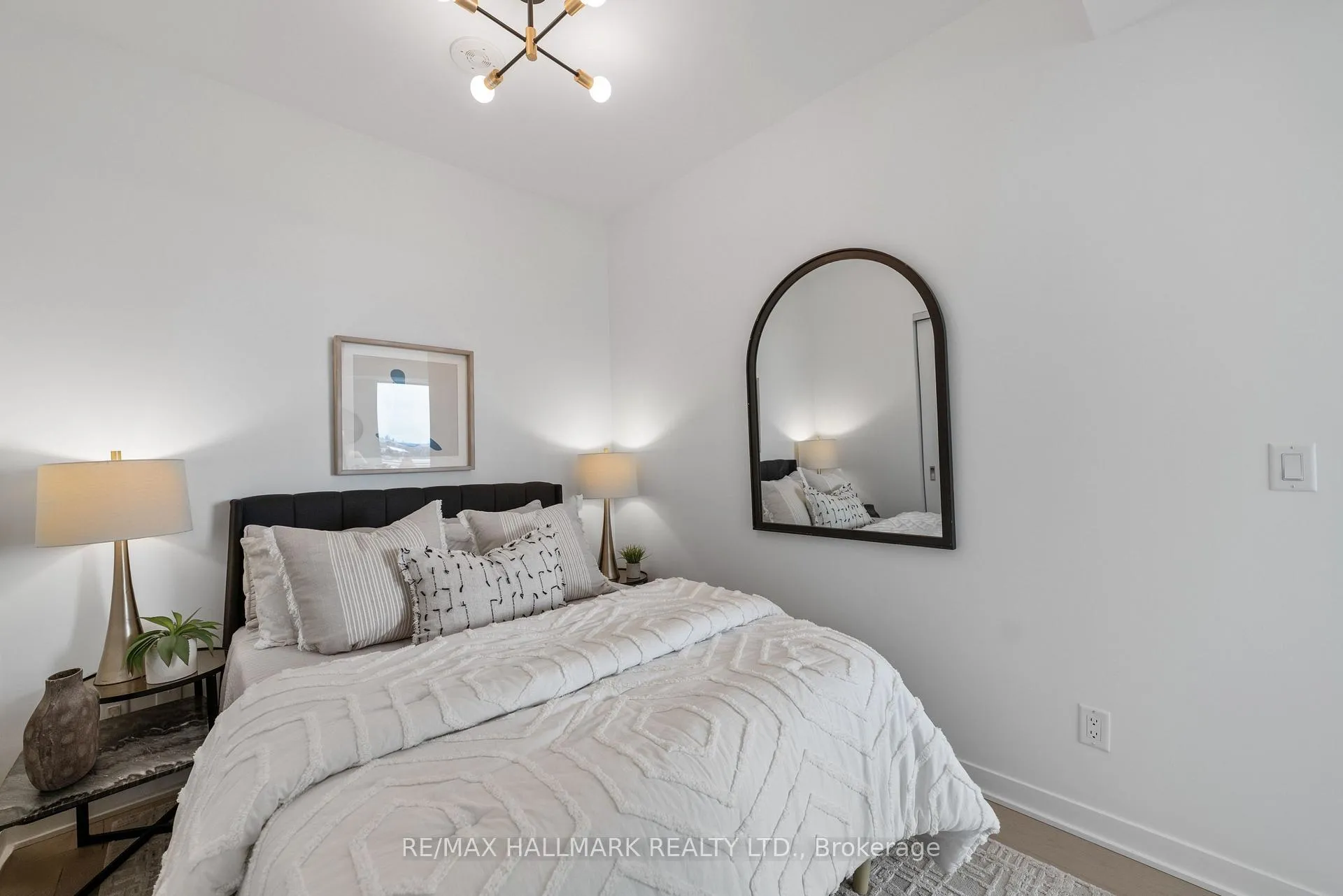 Photo 26 of Unit 907, 185 Alberta Avenue, Toronto, Oakwood Village — HOMEH