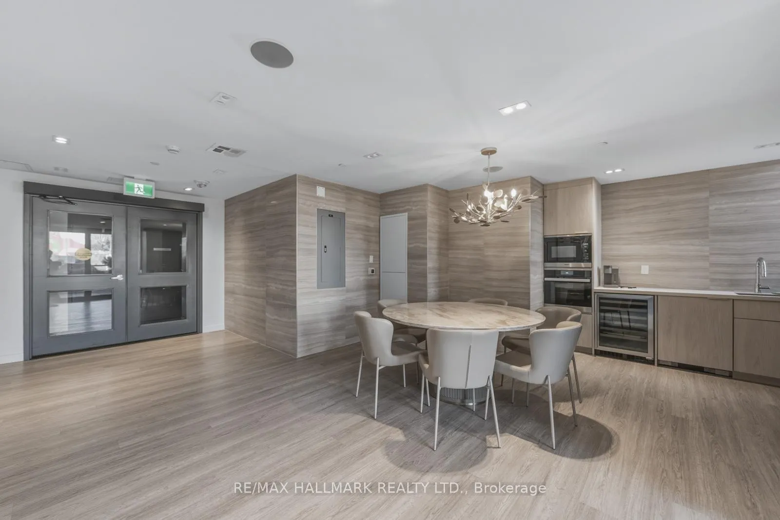 Photo 31 of Unit 907, 185 Alberta Avenue, Toronto, Oakwood Village — HOMEH