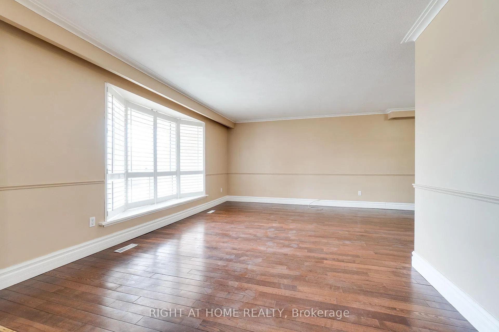 Photo 5 of 109 Rexway Drive, Halton Hills, Georgetown — HOMEH