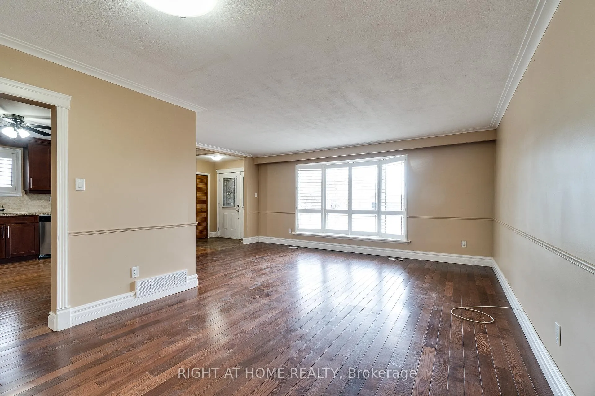 Photo 8 of 109 Rexway Drive, Halton Hills, Georgetown — HOMEH