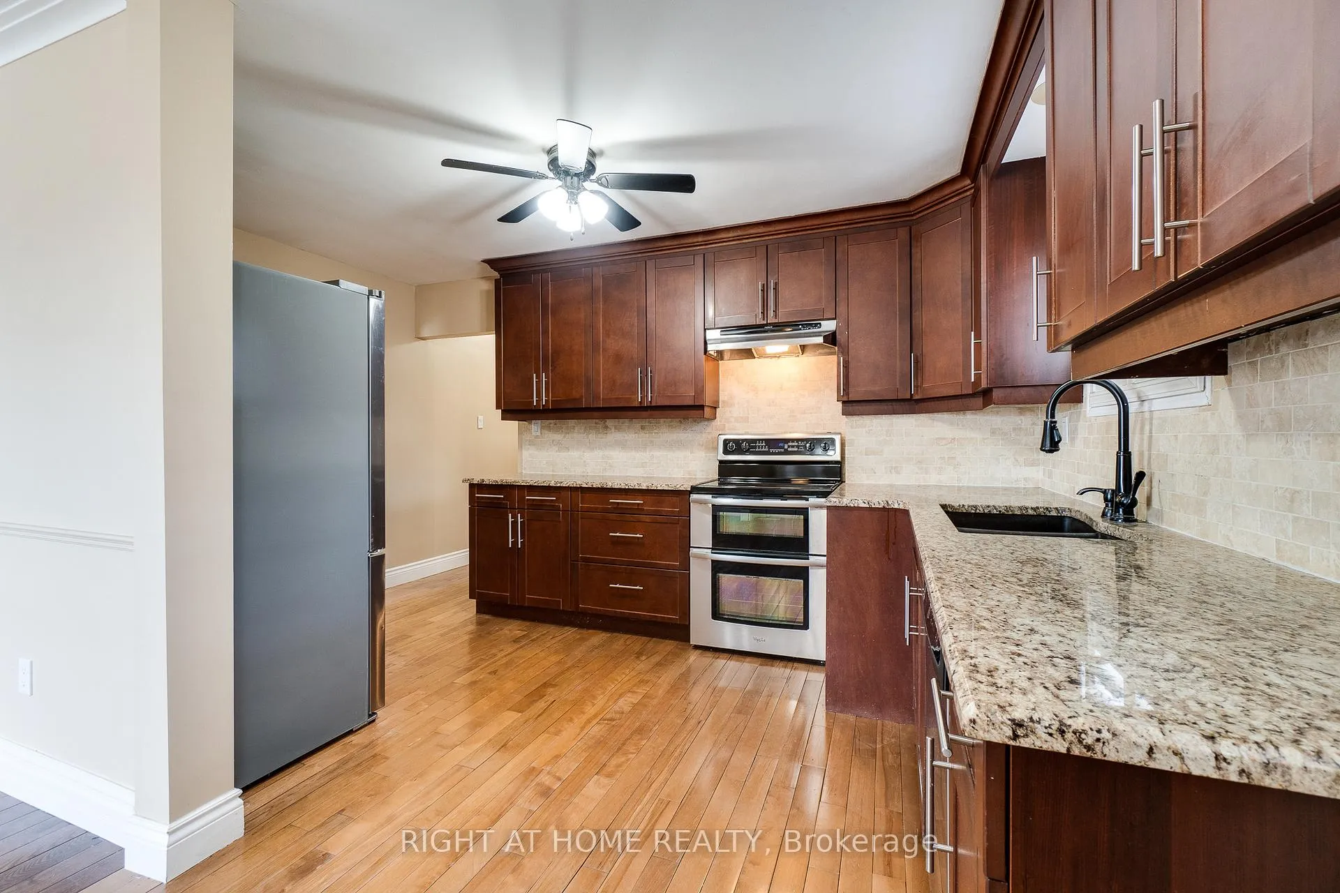 Photo 12 of 109 Rexway Drive, Halton Hills, Georgetown — HOMEH