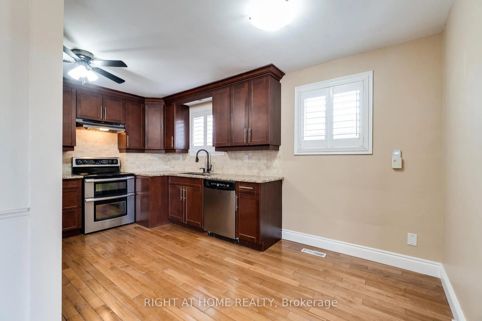 Photo 13 of 109 Rexway Drive, Halton Hills, Georgetown — HOMEH