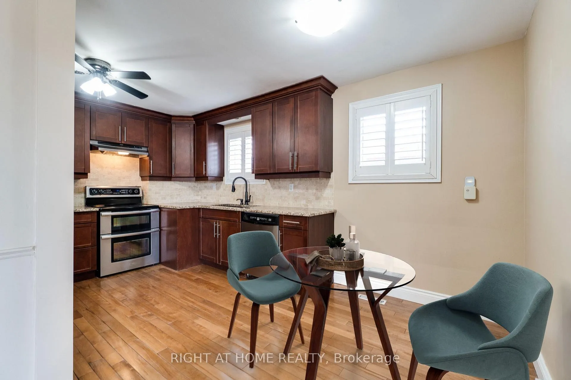 Photo 14 of 109 Rexway Drive, Halton Hills, Georgetown — HOMEH