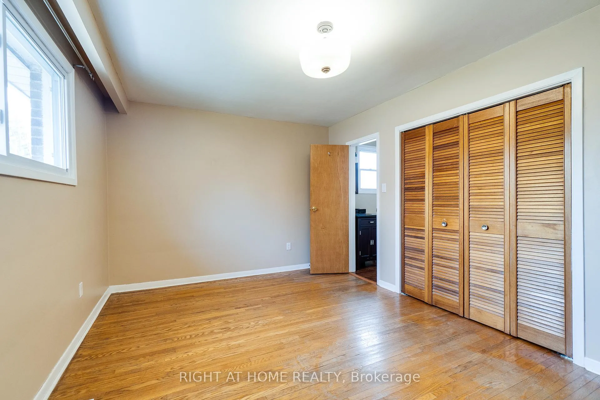 Photo 17 of 109 Rexway Drive, Halton Hills, Georgetown — HOMEH